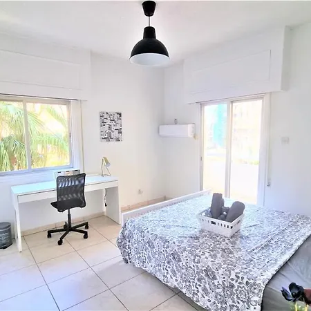 Comfy 2br In The Center, Free Parking And 3min Walk To The Beach! Apartment