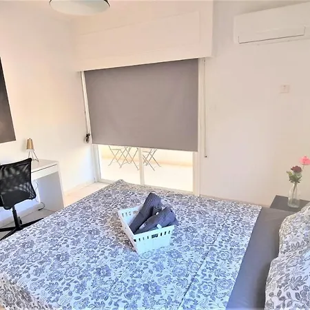 Comfy 2br In The Center, Free Parking And 3min Walk To The Beach! Larnaka