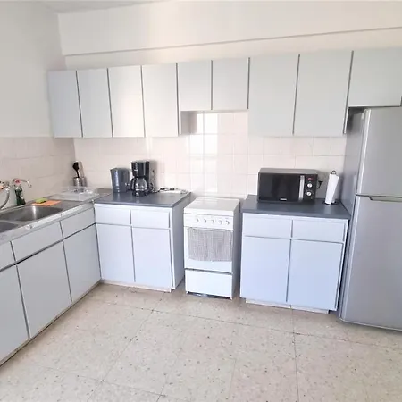 Comfy 2br In The Center, Free Parking And 3min Walk To The Beach! * Larnaka