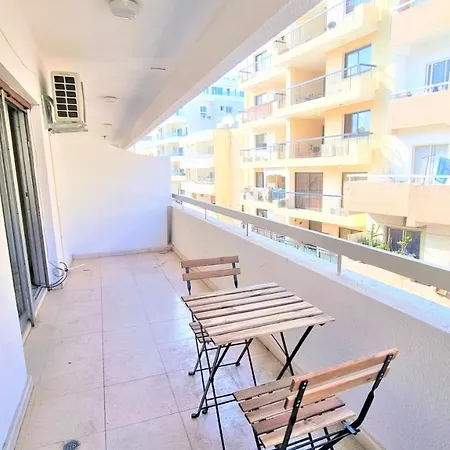 Comfy 2br In The Center, Free Parking And 3min Walk To The Beach! *