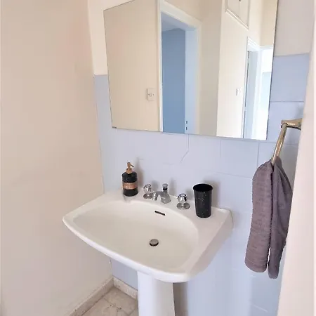 Comfy 2br In The Center, Free Parking And 3min Walk To The Beach! Apartment